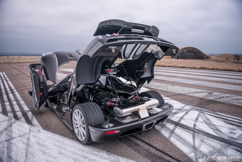 Illustration for article titled 2009 Koenigsegg CCXR Edition: The Jalopnik 180 MPH Runway Blast